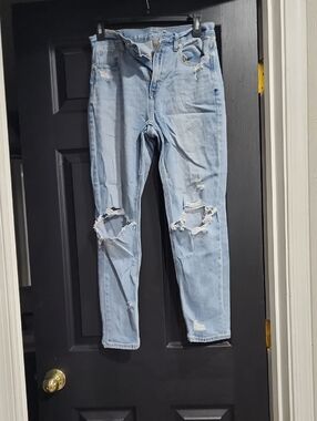 American Eagle Outfitters Light Blue Distressed Women's Slim Straight Jeans